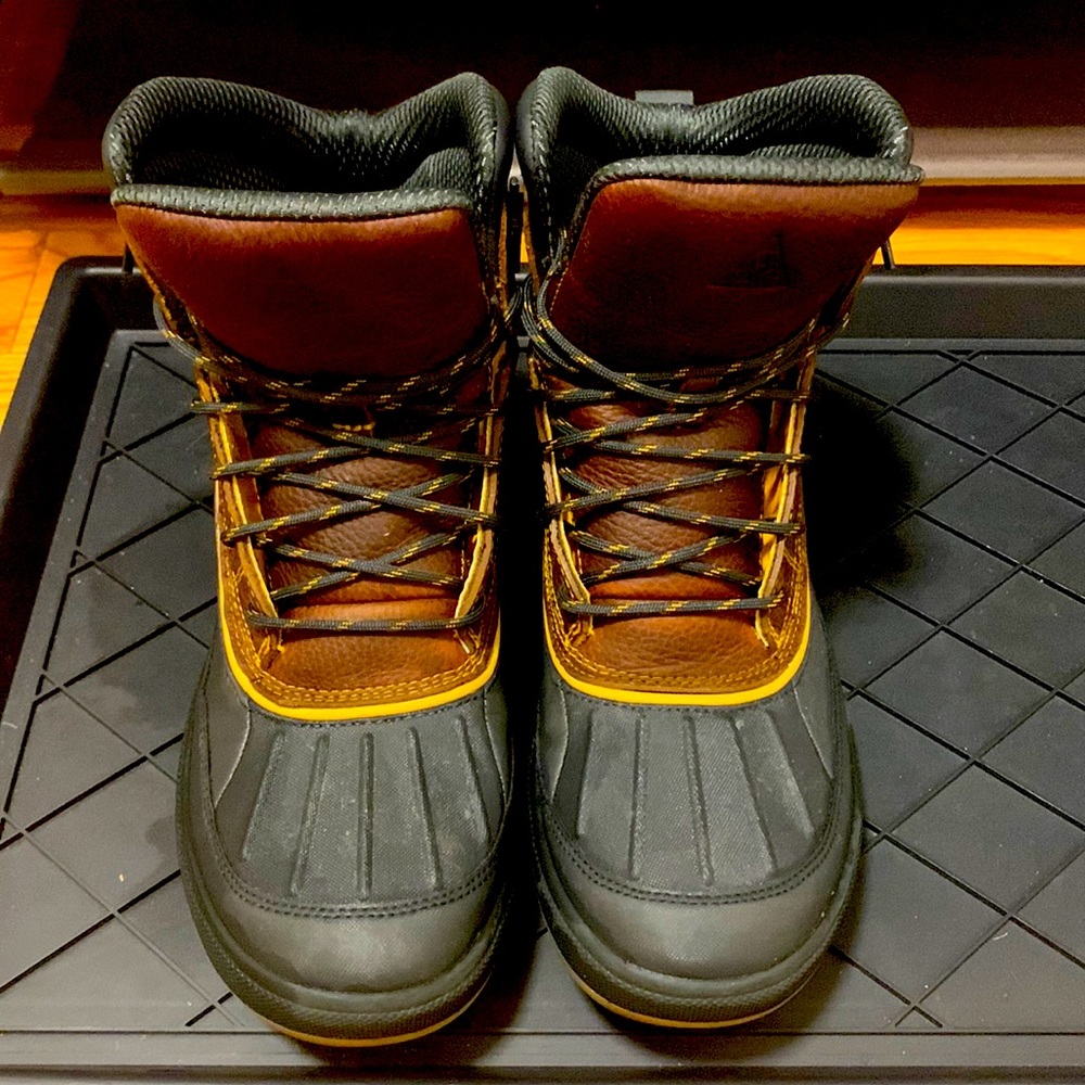 ACG NIKE WOODSIDE Size9